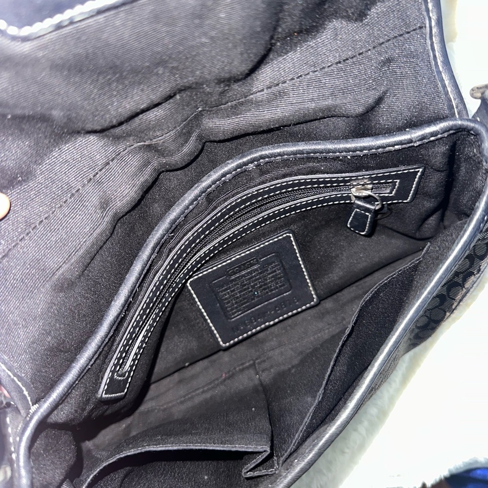 Vintage Coach Bag StyleNo. G04W-6818 - Picture 3 of 4